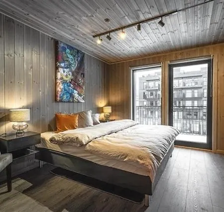 Out In Luxus Apartment *