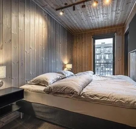 Out In Luxus Apartment *