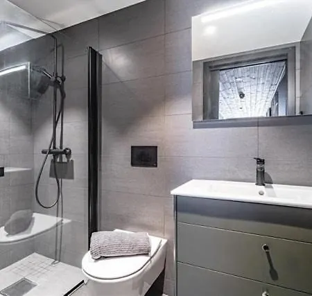 Out In Luxus Apartment