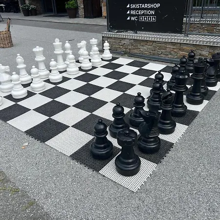 Out In Luxus Apartment