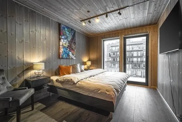 Out In Luxus Lägenhet *