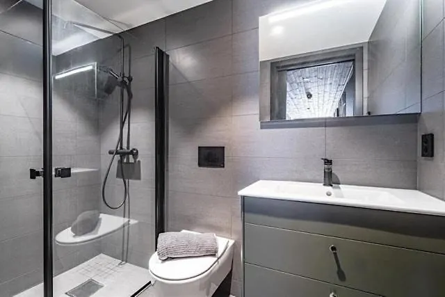 Out In Luxus Lägenhet